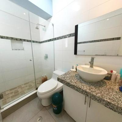 VENTA DE LINDO DEPARTAMENTO 2° PISO EN JACARANDAS, URB. SANTA VICTORIA